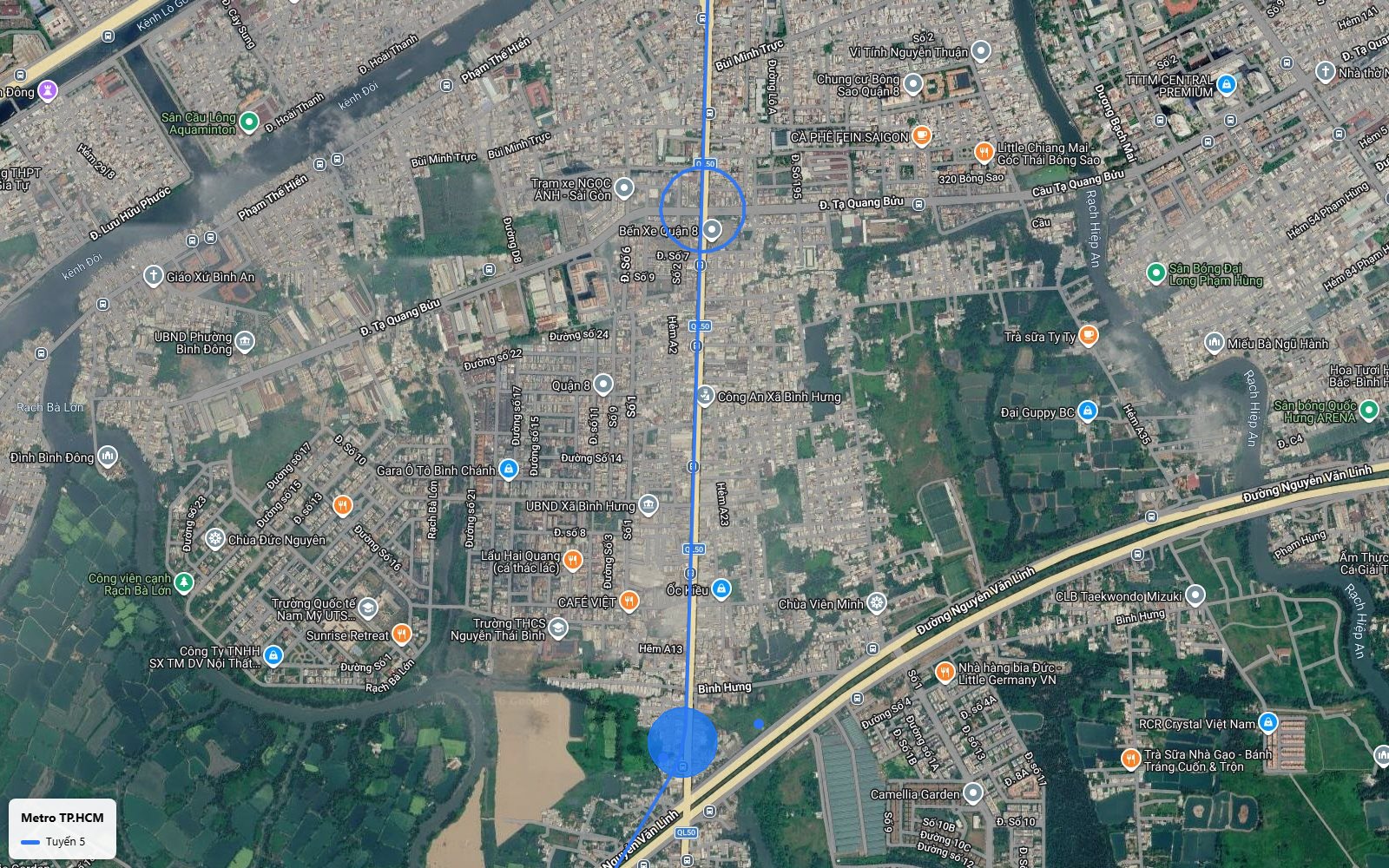 Nhìn từ trên tàu tuyến metro số 5 chạy dọc Quốc lộ 50 qua xã Bình Hưng, giao đại lộ Nguyễn Văn Linh