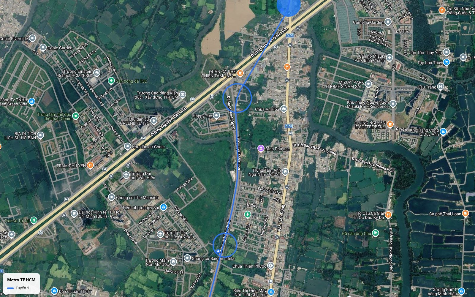 Nhìn từ trên tàu tuyến metro số 5 theo đường Song Hành Quốc lộ 50 qua xã Phong Phú, gần Mizuki Park