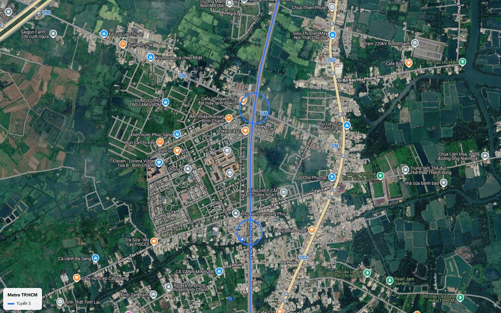 Nhìn từ trên tàu tuyến metro số 5 trên Quốc lộ 50 qua khu Phong Phú 4 và chợ Phú Lạc, hướng Đa Phước