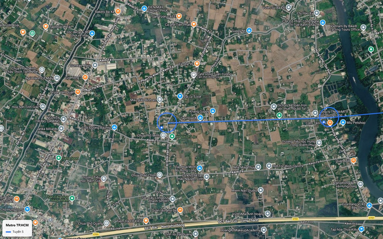 Nhìn từ trên tàu điểm cuối nhánh Hưng Long tuyến metro số 5 gần kênh T5 và đường Đinh Văn Ước, Bình Chánh