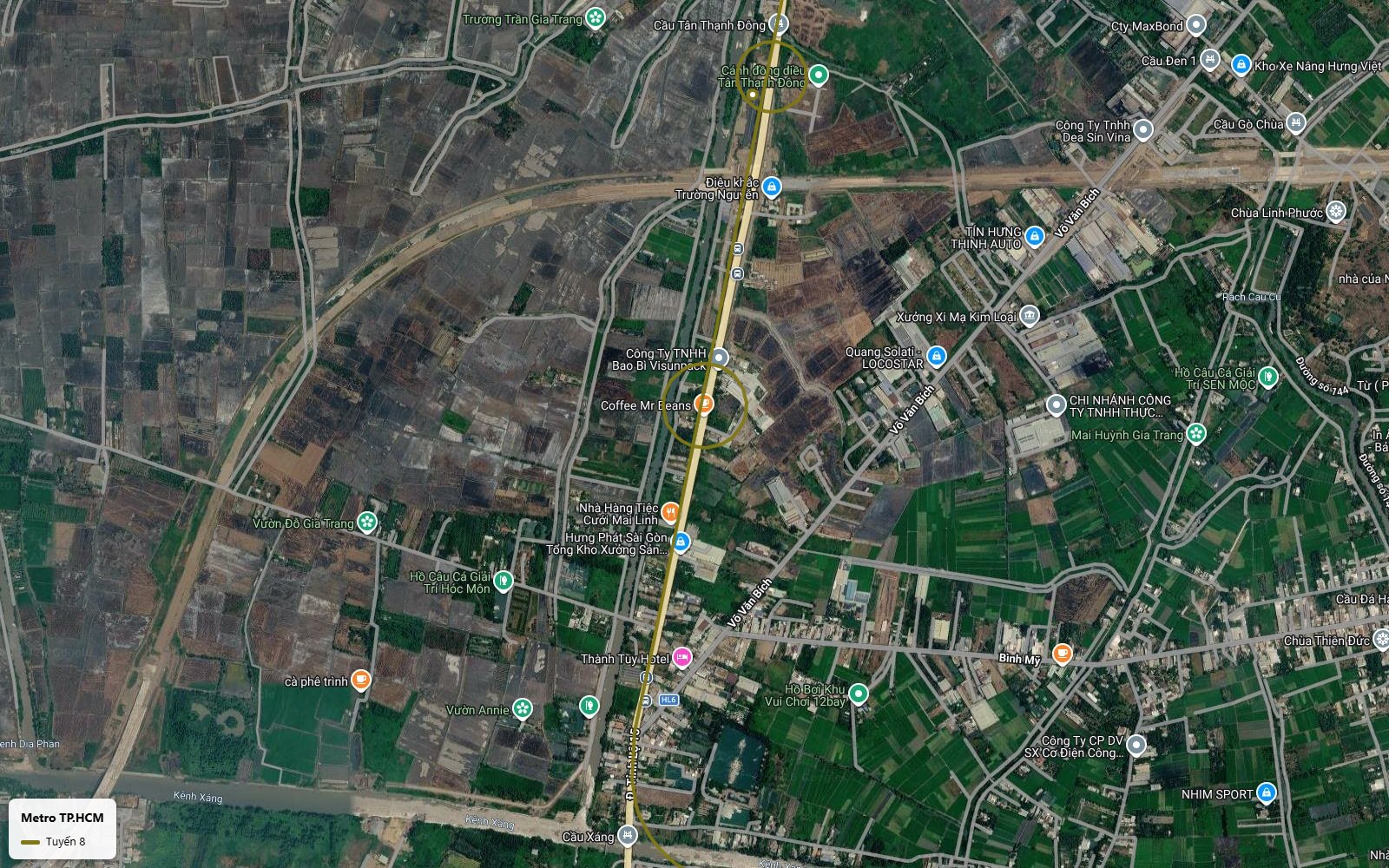 Nhìn từ tàu tuyến metro số 8 xuống đoạn cuối huyện Củ Chi dọc Tỉnh lộ 15 hướng về kênh Xáng