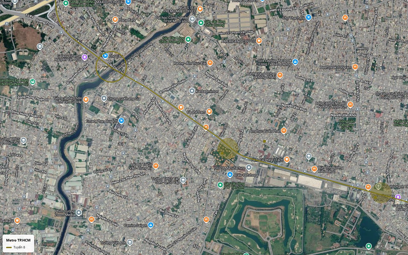 Nhìn từ tàu tuyến metro số 8 xuống đường Quang Trung đoạn Phạm Văn Chiêu Gò Vấp gần sân golf Tân Sơn Nhất