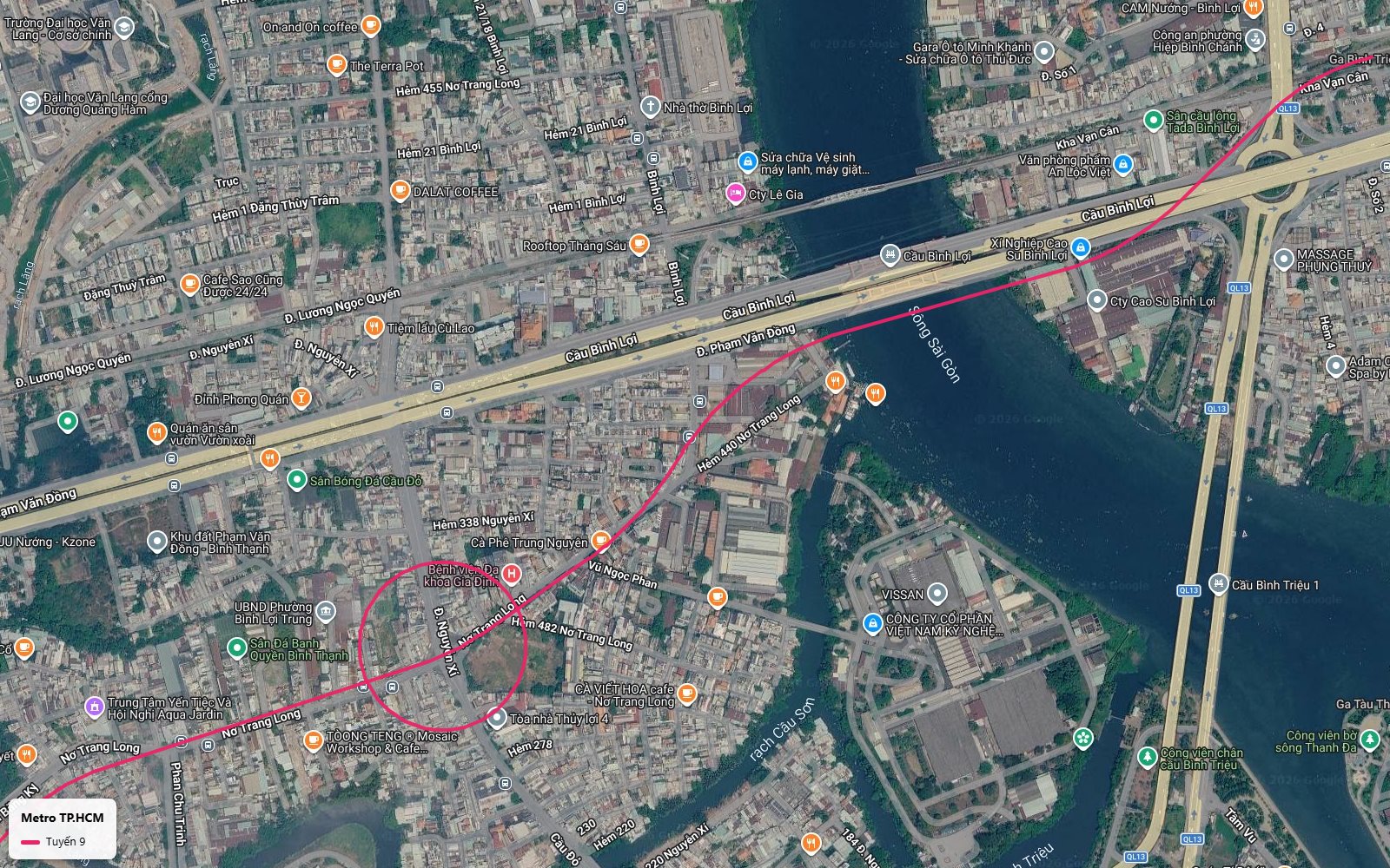 Nhìn từ trên tàu metro số 9 xuống sông Sài Gòn tại hành lang cầu Bình Lợi vào Bình Thạnh