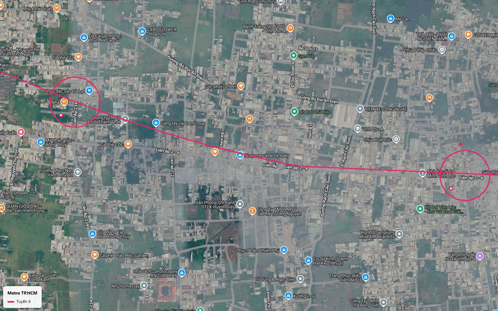 Nhìn từ trên tàu metro số 9 xuống hai nhà ga trên Liên ấp 2-6 khu Liên Ấp 234 và đường Rạch Cầu Suối