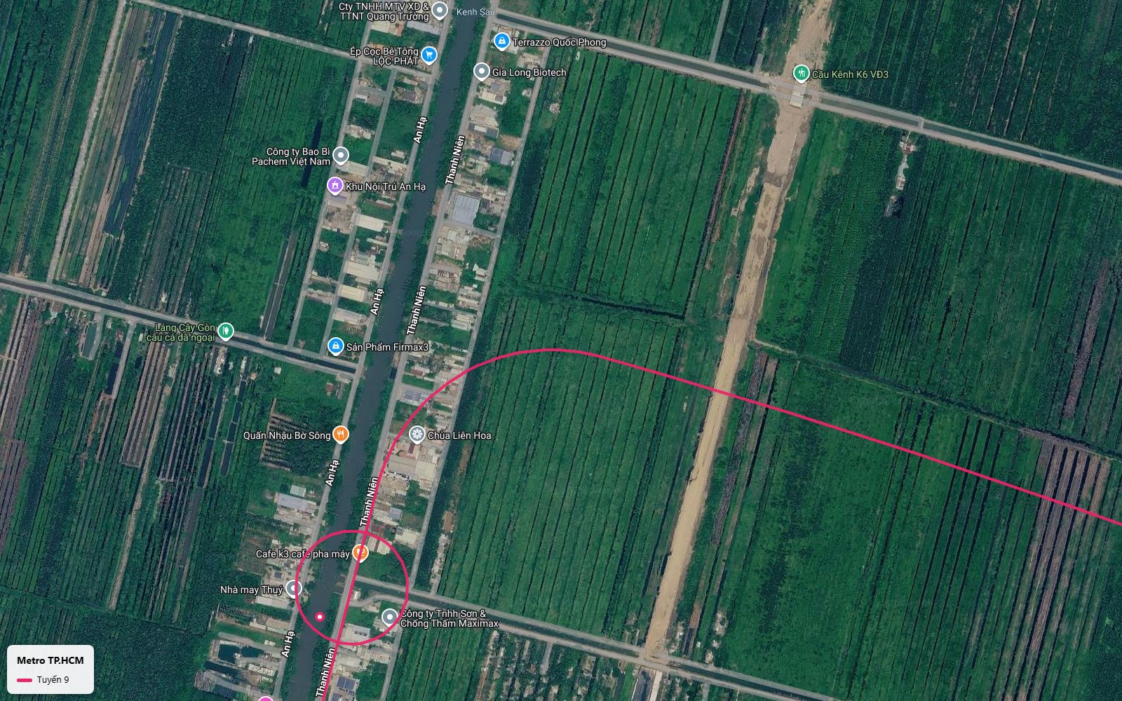 Nhìn từ trên tàu metro số 9 xuống kênh An Hạ và đường Thanh Niên tại xã Phạm Văn Hai huyện Bình Chánh